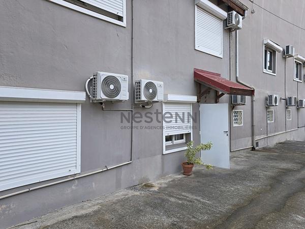 À  LOUER DEUX BUREAUX MEUBLES DE 18.6 M² CHACUN À POINTE-A-PITRE