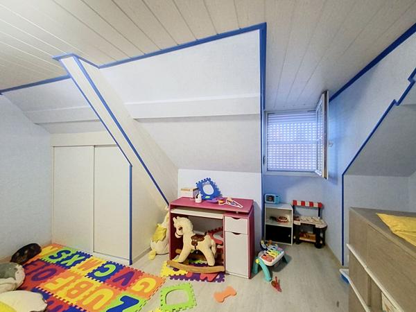A vendre, maison de ville de 96m2, deux chambres, en centre-ville de Château-Gontier-sur-Mayenne