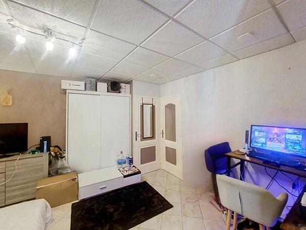 A vendre, maison de ville de 96m2, deux chambres, en centre-ville de Château-Gontier-sur-Mayenne