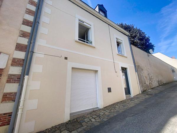 A vendre, maison de ville de 96m2, deux chambres, en centre-ville de Château-Gontier-sur-Mayenne