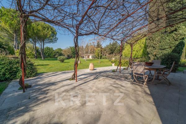 Authentique mas provençal avec piscine et dépendances – Environnement calme