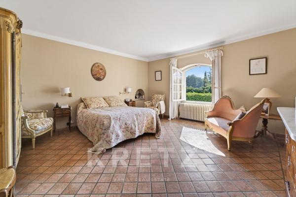 Authentique mas provençal avec piscine et dépendances – Environnement calme