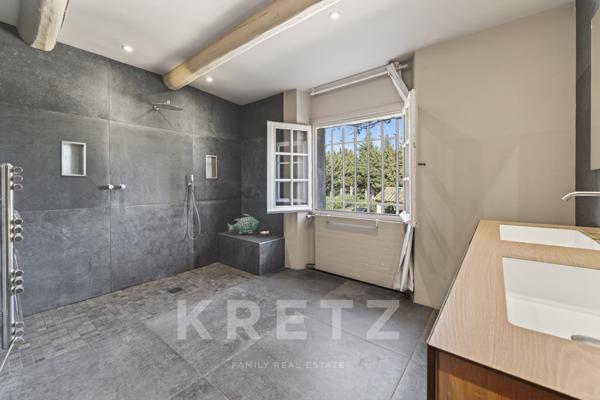 Authentique mas provençal avec piscine et dépendances – Environnement calme