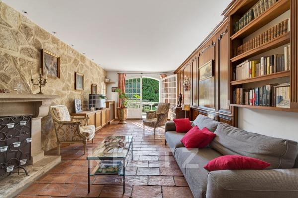 Authentique mas provençal avec piscine et dépendances – Environnement calme