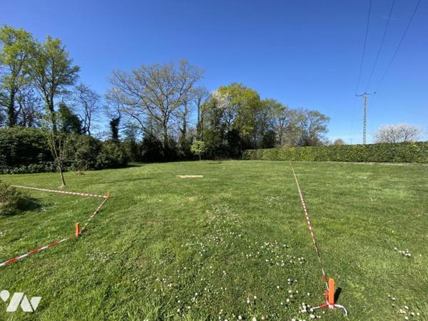 TERRAIN CONSTRUCTIBLE VIABILISE DE 814M²