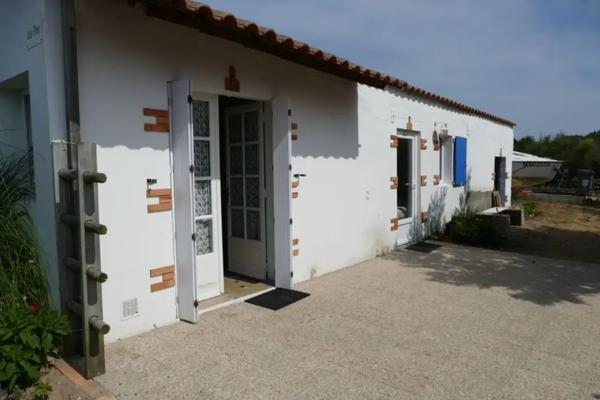 Ensemble immobilier avec deux gîtes saisonniers La Barre-d