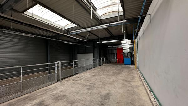 Locaux d'activités à louer situés à Compiègne. ENSEMBLE DIVISIBLE.
