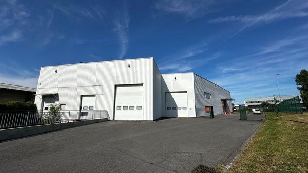 Locaux d'activités à louer situés à Compiègne. ENSEMBLE DIVISIBLE.