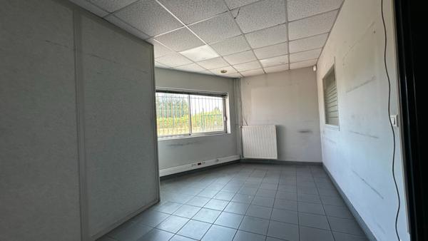 Locaux d'activités à louer situés à Compiègne. ENSEMBLE DIVISIBLE.