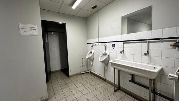 Locaux d'activités à louer situés à Compiègne. ENSEMBLE DIVISIBLE.