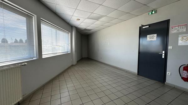 Locaux d'activités à louer situés à Compiègne. ENSEMBLE DIVISIBLE.
