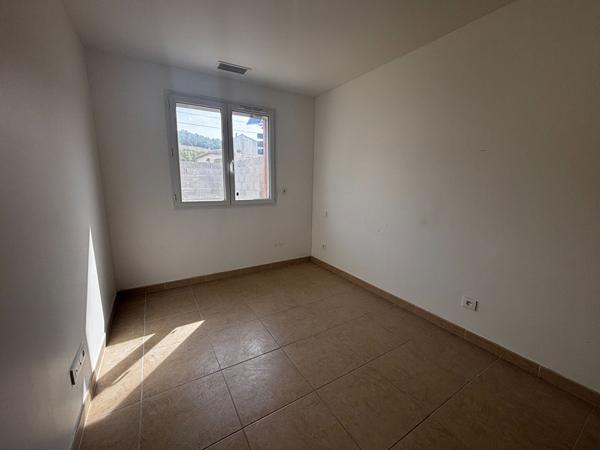 Maison Thezan Des Corbieres de Type 4 de 70 m2
