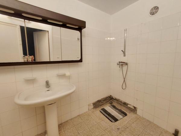 MAISON DE VILLAGE AVEC BEAUX VOLUMES ET FORT POTENTIEL, 4 CHAMBRES