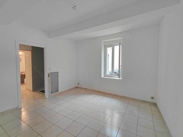 MAISON DE VILLAGE AVEC BEAUX VOLUMES ET FORT POTENTIEL, 4 CHAMBRES