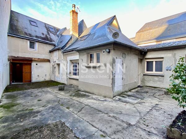 Maison de caractère 154 m² ? Double habitation possible ? Cour sans vis-à-vis ? Hyper-centre de Château-du-Loir