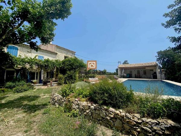 Mas Graveson 6 pièces 218 m² + Studio indépendant 34 m² - 839 000 Euros -