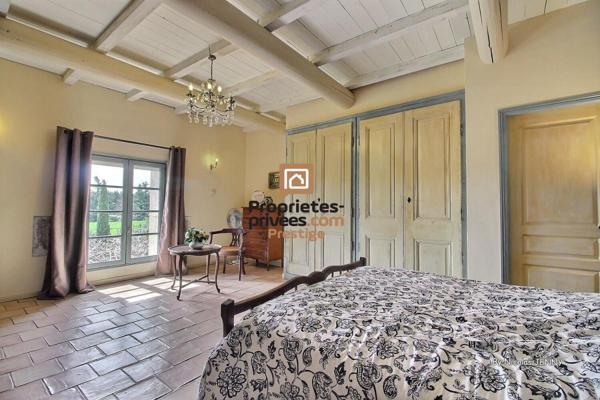 Mas Graveson 6 pièces 218 m² + Studio indépendant 34 m² - 839 000 Euros -