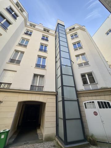 Paris (75018) Élégant appartement haussmannien avec balcon filant – Paris 8eme, Quartier Europe