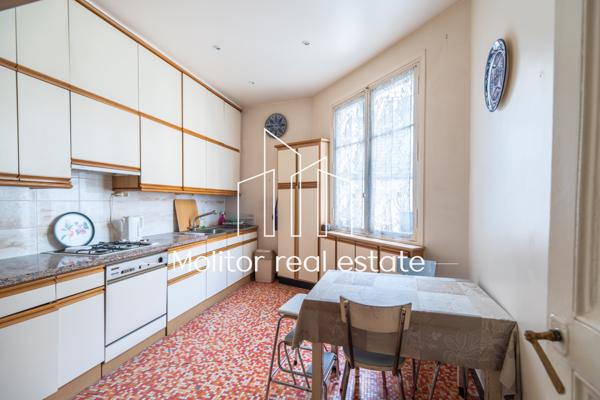 Paris (75018) Élégant appartement haussmannien avec balcon filant – Paris 8eme, Quartier Europe