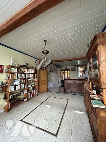 A VENDRE HUELGOAT MAISON IDEALEMENT PLACEE AU CENTRE