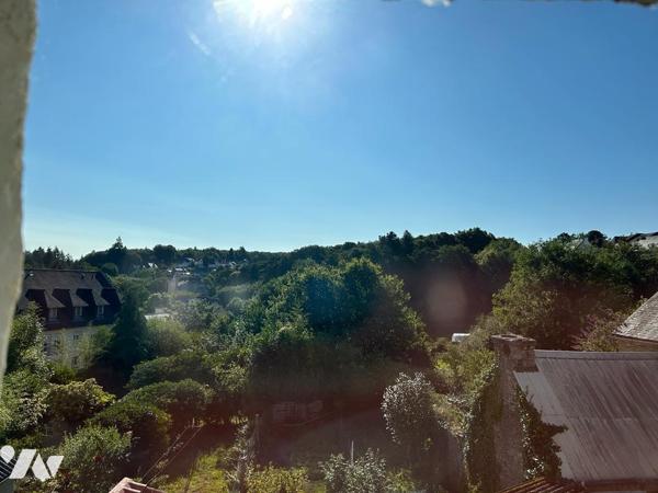 A VENDRE HUELGOAT MAISON IDEALEMENT PLACEE AU CENTRE