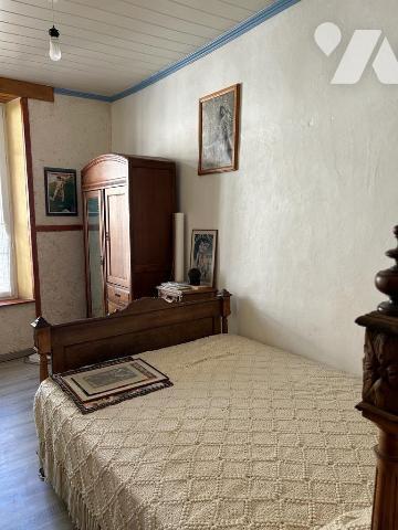 A VENDRE HUELGOAT MAISON IDEALEMENT PLACEE AU CENTRE