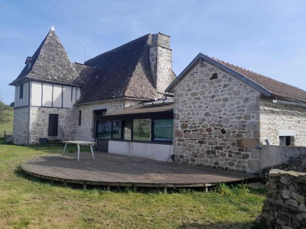 CORPS DE FERME RENOVE AVEC DEPENDANCES
