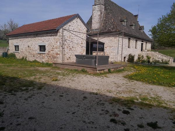 CORPS DE FERME RENOVE AVEC DEPENDANCES