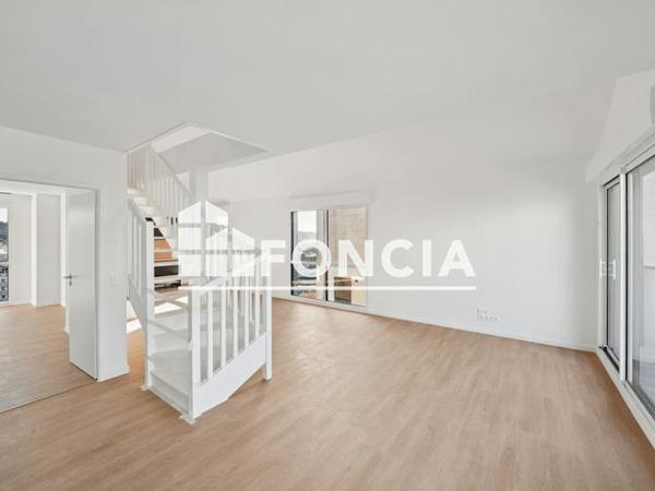 Location Appartement 4 pièces 99 m² - 194 / 196 RUE DES QUEYRIES Bordeaux 33100