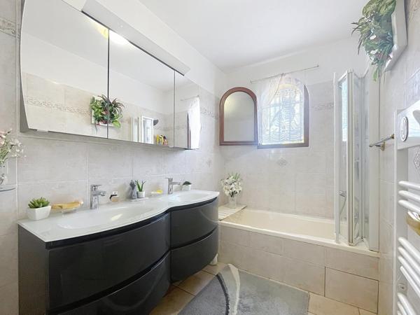 MAISON PLAIN PIED PROCHE HOPITAL ET DES ECOLES