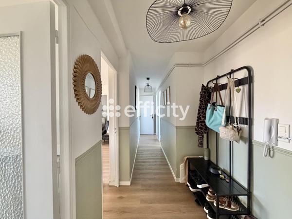 Appartement
         4 pièces
        - 70 m² 260 000 € *