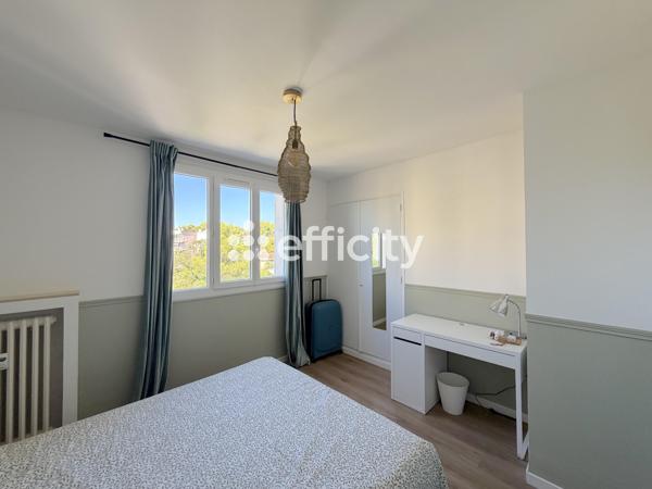 Appartement
         4 pièces
        - 70 m² 260 000 € *