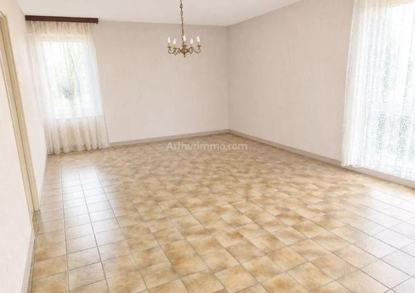 Vente                                                      Appartement
                        
                     3 pièces                      90 m2                     à Colmar