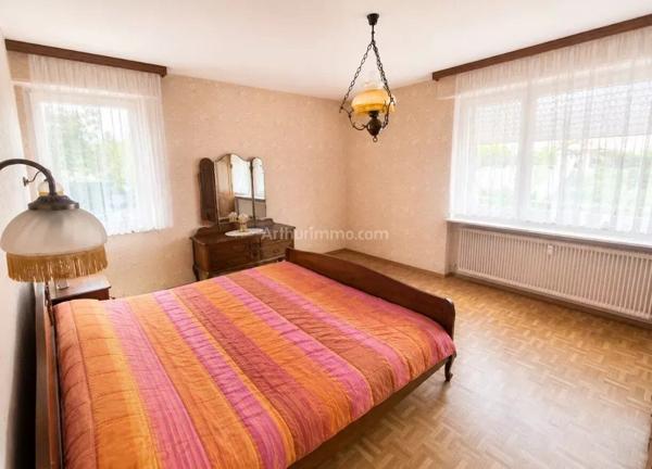 Vente                                                      Appartement
                        
                     3 pièces                      90 m2                     à Colmar