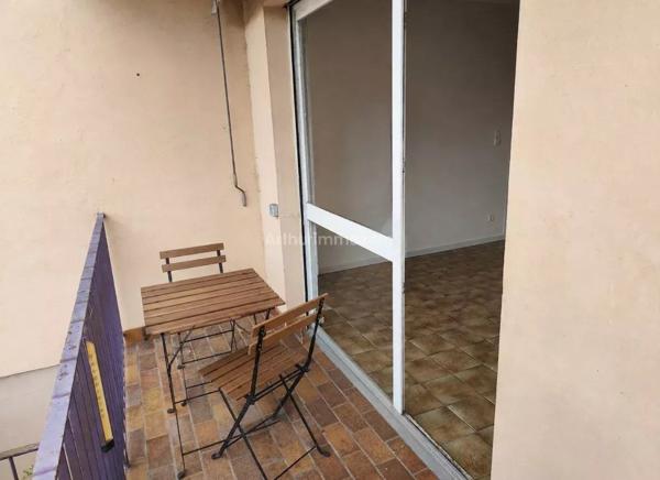 Vente                                                      Appartement
                        
                     3 pièces                      90 m2                     à Colmar