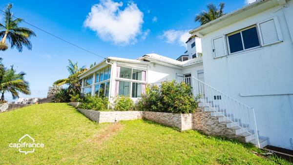 EXCLUSIVITÉ – Maison F4 avec superbe vue, grand terrain arboré à Petite-Île (La Réunion)