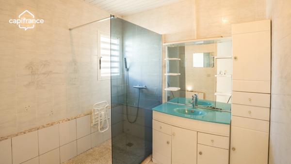 EXCLUSIVITÉ – Maison F4 avec superbe vue, grand terrain arboré à Petite-Île (La Réunion)