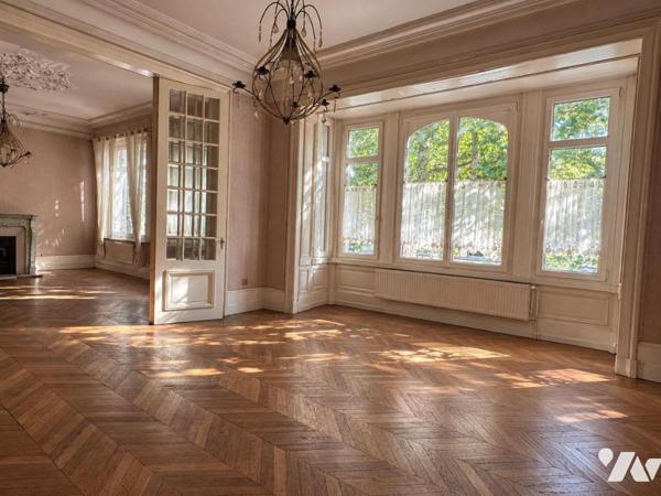 CALAIS - APPARTEMENT T4 DE CARACTERE avec TERRASSE PRIVATIVE de 50 m²