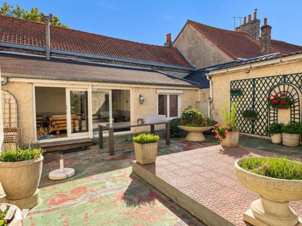 CALAIS - APPARTEMENT T4 DE CARACTERE avec TERRASSE PRIVATIVE de 50 m²