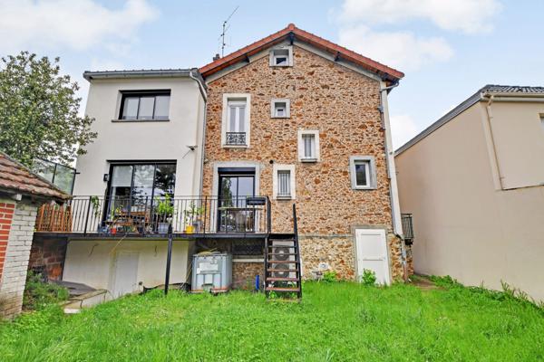 Meulière de caractère rénovée de 115 m² – 4 chambres – Jardin et dépendance