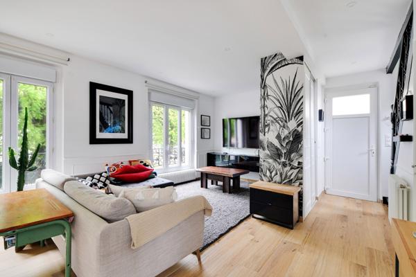 Meulière de caractère rénovée de 115 m² – 4 chambres – Jardin et dépendance