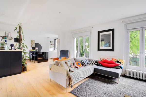 Meulière de caractère rénovée de 115 m² – 4 chambres – Jardin et dépendance