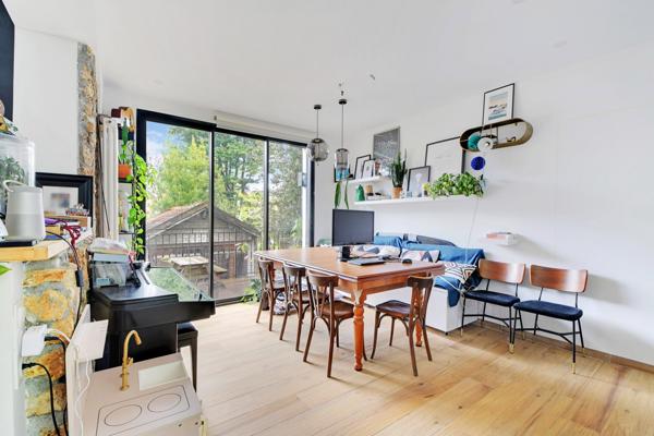 Meulière de caractère rénovée de 115 m² – 4 chambres – Jardin et dépendance