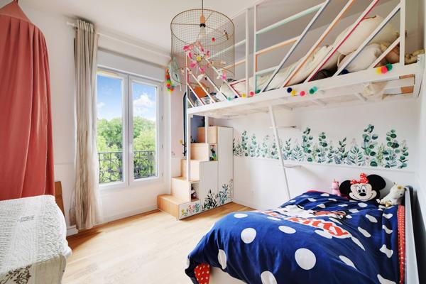 Meulière de caractère rénovée de 115 m² – 4 chambres – Jardin et dépendance