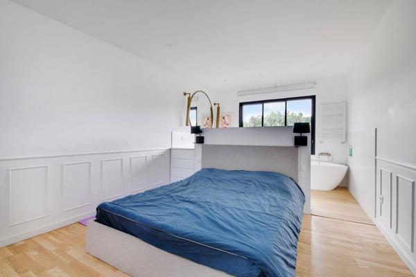 Meulière de caractère rénovée de 115 m² – 4 chambres – Jardin et dépendance