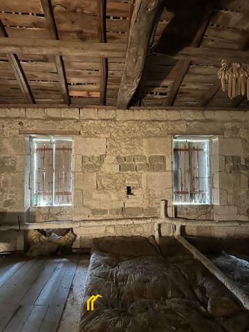 ANCIEN CORPS DE FERME: propriété de 1,7 hectares, maison en pierre avec 5 dépendances Détails des diagnostics énergétiques