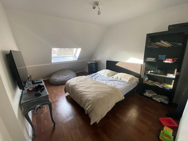 Sucy-en-Brie (94370) Maison de 140 m2 carrez et 207 au sol avec terrain et piscine semi enterré et hors sol 3mx3 habillé de bois