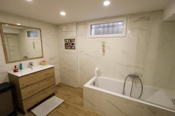 Sucy-en-Brie (94370) Maison de 140 m2 carrez et 207 au sol avec terrain et piscine semi enterré et hors sol 3mx3 habillé de bois