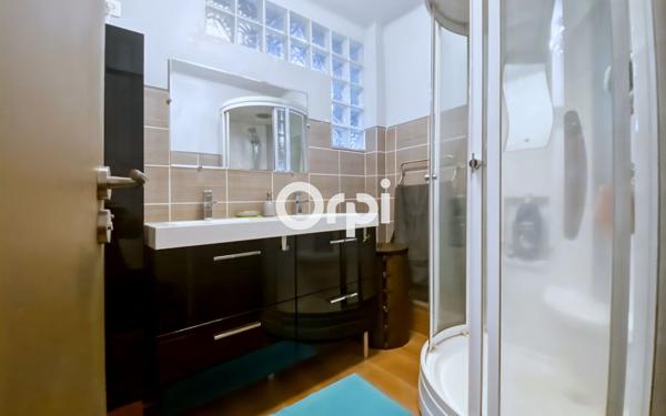 Appartement à vendre    3 pièces • 75,34 m2 Marseille 8