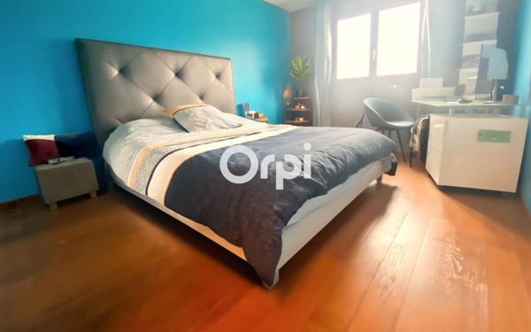 Appartement à vendre    3 pièces • 75,34 m2 Marseille 8